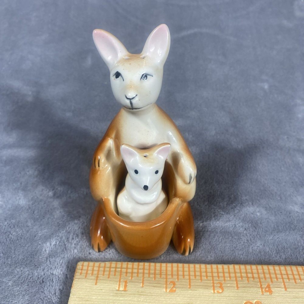Vintage Ceramic Mom Kangaroo‎ & Baby Joey Salt Pepper Shaker Set Nesting Taiwan - Picture 9 of 9